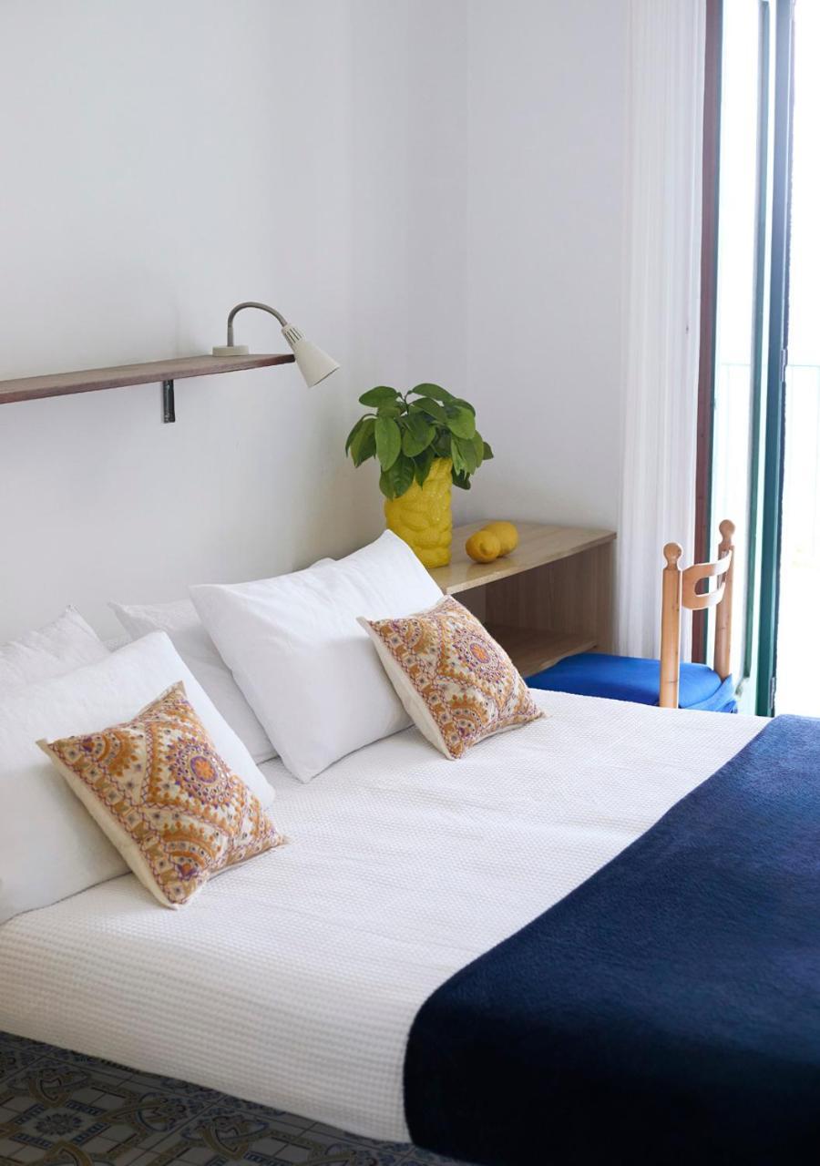 Casa Intiso - Two Double Bedroom Apartment Positano Buitenkant foto