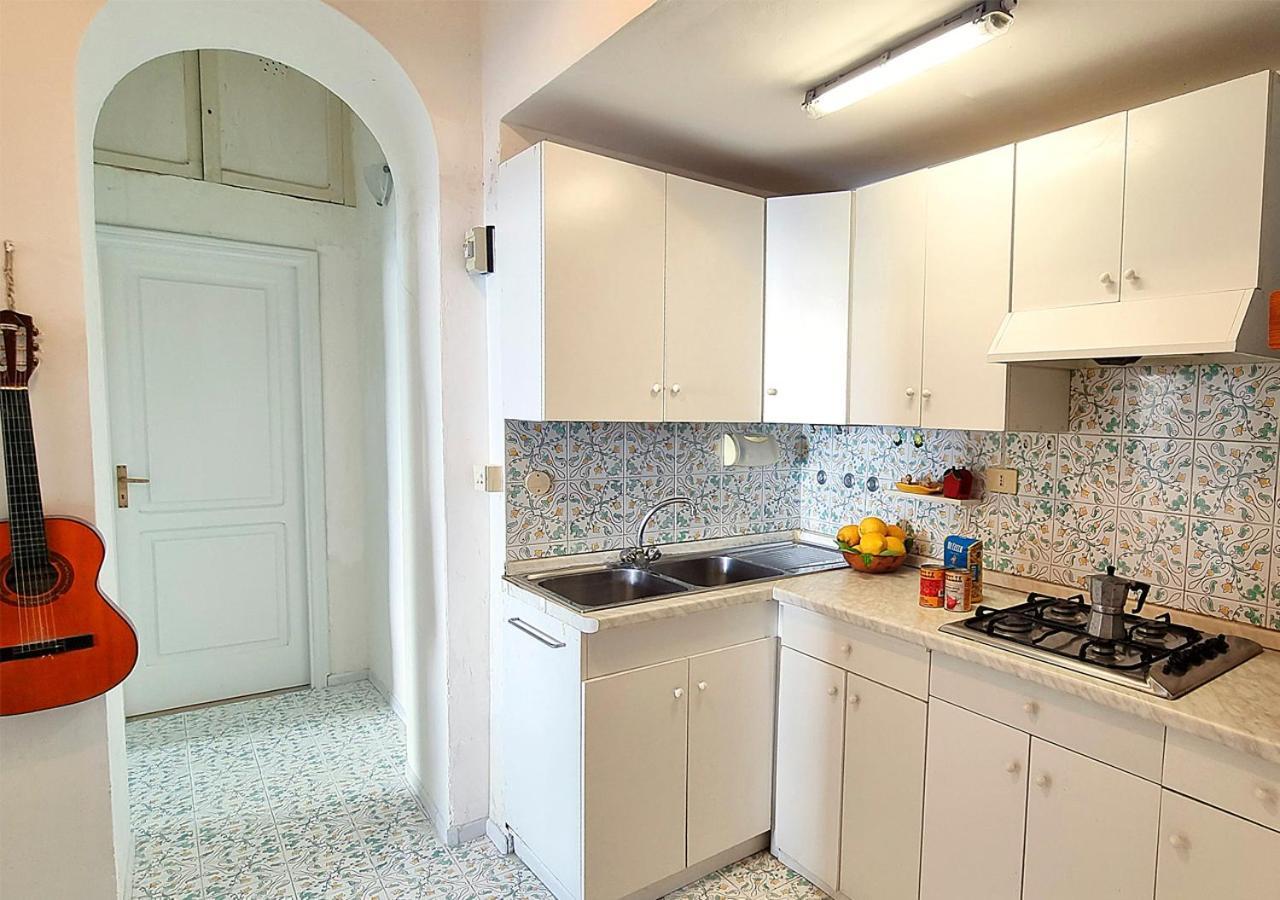 Casa Intiso - Two Double Bedroom Apartment Positano Buitenkant foto