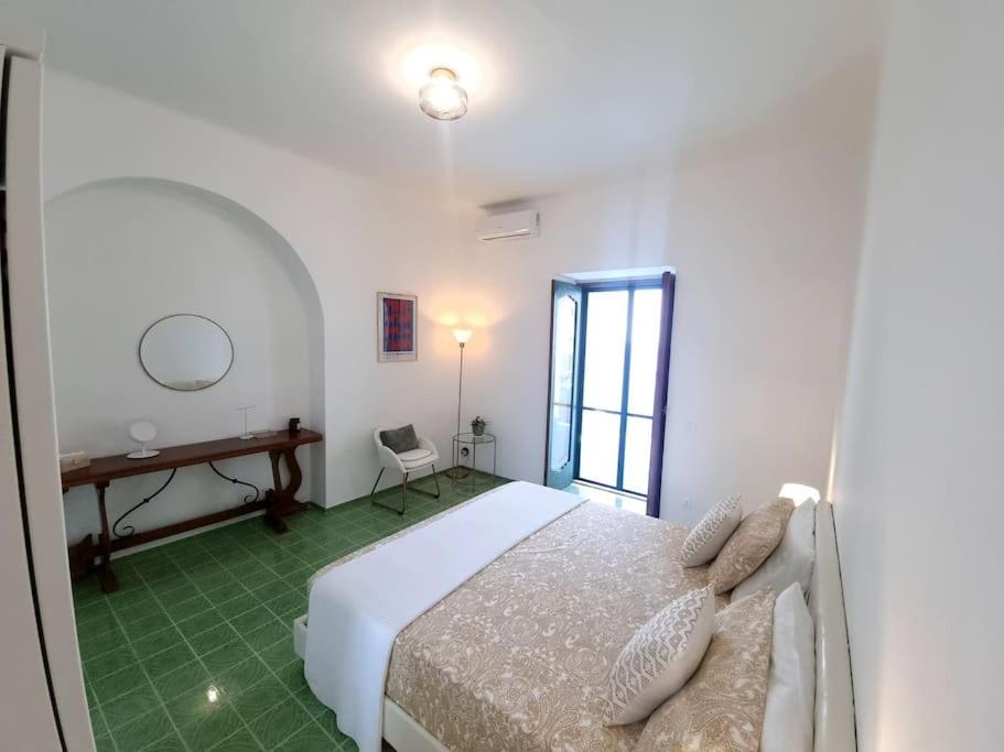 Casa Intiso - Two Double Bedroom Apartment Positano Buitenkant foto