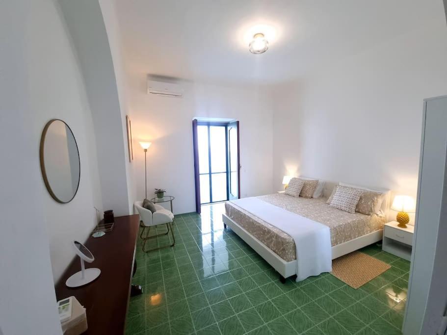 Casa Intiso - Two Double Bedroom Apartment Positano Buitenkant foto