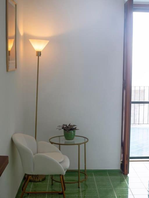 Casa Intiso - Two Double Bedroom Apartment Positano Buitenkant foto