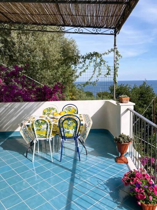 Casa Intiso - Two Double Bedroom Apartment Positano Buitenkant foto